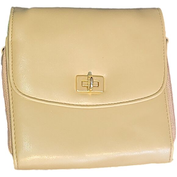 Other Handbags - Faux Leather Unbranded Clutch Purse